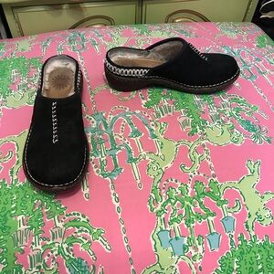 UGG Black Suede Kohala Clog mules size 6
